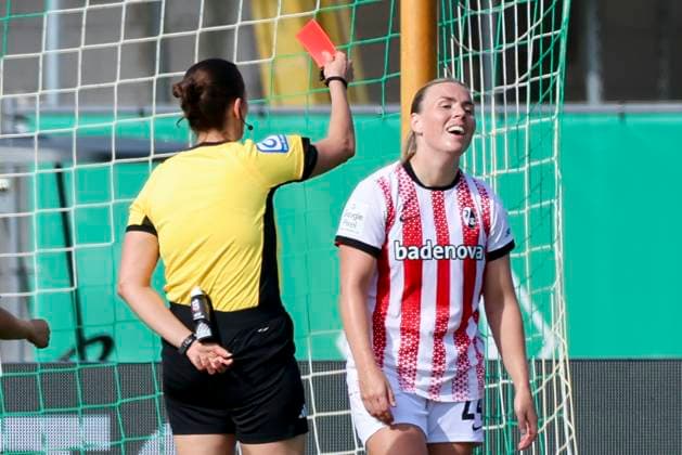 Referee Annika Kost shows Ingibjoerg Sigurdardottir SC Freiburg the red card after a foul, Google Pixel Frauen Bundesliga, Werder Bremen vs SC Freiburg, Platz 11 am Weserstadion, September 7, 2025 in Bremen, Germany Photo by Marco Steinbrenner DeFodi Images Referee Annika Kost Ingibjoerg Sigurdardottir SC Freiburg shows the red card after a foul, Google Pixel Womens Bundesliga, Werder Bremen vs SC Freiburg, Platz 11 am Weserstadion, September 7, 2025 in Bremen, Germany Photo by Marco Steinbrenner DeFodi Images DFB DFL REGULATIONS PROHIBIT ANY USE OF PHOTOGRAPHS AS IMAGE SEQUENCES AND OR QUASI VIDEO