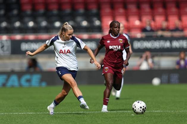 7th September 2025; Brisbane Road, London, England; Womens Super League Football, Tottenham Hotspur versus West Ham United; Olivia Holdt of Tottenham Hotspur passes  KatiexChan