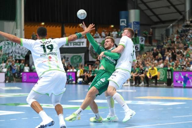 DAIKIN HBL SC DHfK Leipzig vs HSG Wetzlar, 07 09 25 Franz Semper 32, SC DHfK Leipzig is attacked by Nikola Grahovac 2, HSG Wetzlar Handball, DAIKIN HBL, 1 Bundesliga, Season 2025 2026, Matchday 3 SC DHfK Leipzig vs HSG Wetzlar on 07 09 25 at Quarterback Immobilien Arena Leipzig Copyright: xBEAUTIFULxSPORTS JanxKaeferx