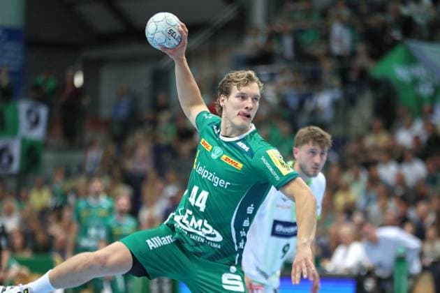 DAIKIN HBL SC DHfK Leipzig vs HSG Wetzlar, 07 09 25 Blaer Hinriksson 44, SC DHfK Leipzig throws a seven-meter handball, DAIKIN HBL, 1 Bundesliga, Season 2025 2026, Matchday 3 SC DHfK Leipzig vs HSG Wetzlar on 07 09 25 at Quarterback Immobilien Arena Leipzig Copyright: xBEAUTIFULxSPORTS JanxKaeferx