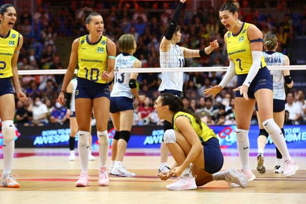 (250907) -- BANGKOK, Sept. 7, 2025 -- Julia Gambatto Kudiess (down) of Brazil celebrates during the final 3-4 match between Japan and Brazil at the Volleyball Women s World Championship, WM, Weltmeisterschaft in Bangkok, Thailand, Sept. 7, 2025. ) (SP)THAILAND-BANGKOK-VOLLEYBALL-WOMEN S WORLD CHAMPIONSHIP-FINAL 3-4-JAPAN VS BRAZIL SunxWeitong 