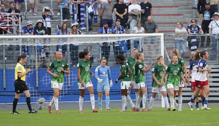 Goal celebration 0 2 by Janina Minga VfL Wolfsburg Football, GER, Women, Women, Flyeralarm Womens Bundesliga, Season 2025 2026, Volksparkstadion, Matchday 1 Hamburger SV vs VfL Wolfsburg