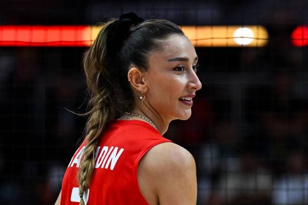 Turkiye v Italy - FIVB Women’s World Volleyball Championship BANGKOK, THAILAND - SEPTEMBER 7: Turkiye’s Hande Baladin in action during the FIVB Women’s Volleyball World Championship, WM, Weltmeisterschaft final match between Turkiye and Italy at Huamark Indoor Stadium in Bangkok, Thailand, on September 7, 2025. Mustafa Hatipoglu Anadolu Banghok Thailand. Editorial use only. Please get in touch for any other usage.  Copyright: x2025xAnadoluxMustafaxHatipoglux
