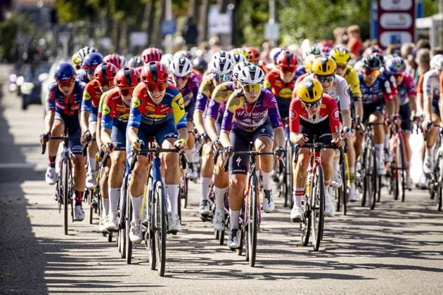 LICHTENVOORDE - Cyclist Ellen van Dijk (front left) during the final stage of the Simac Ladies Tour. The Lidl-Trek speed skater will retire from professional cycling after this season. ANP WOUTER DE WILDE xVIxANPxSportx xxANPxIVx 535283145 originalFilename: 535283145.jpg