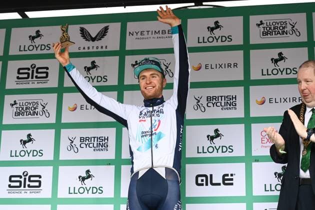 2025 Lloyds Tour of Britain Picture by Simon Wilkinson SWpix.com - 07 09 2025 - Cycling - 2025 Lloyds Tour of Britain - Stage 6: Newport to Cardiff - Fred Wright (Bahrain Victorious) on the Podium receiving the Combativity Award Copyright: x xSWpix.comx(t axPhotographyxHubxLtd)xSimonxWilkinson SWpix.comx SWP-3069-2658