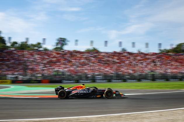 F1 - ITALIAN GRAND PRIX 2025 01 VERSTAPPEN Max (nld), Red Bull Racing RB21, action during the 2025 Formula 1 Pirelli Grand Premio d™Italia, 2025 Italian Grand Prix, 16th round of the 2025 FIA Formula One World Championship, WM, Weltmeisterschaft from September 5 to 7, 2025 on the Autodromo Nazionale Monza, in Monza, Italy - MonzaItaly  Copyright: xFLORENTxGOODENx