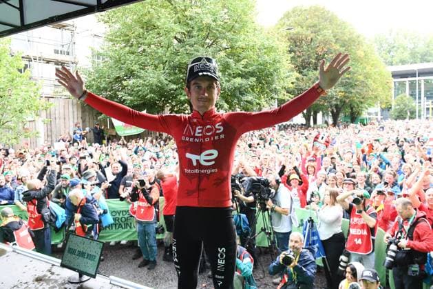 2025 Lloyds Tour of Britain Picture by Simon Wilkinson SWpix.com - 07 09 2025 - Cycling - 2025 Lloyds Tour of Britain - Stage 6: Newport to Cardiff - Geraint Thomas (INEOS Grenadiers) on the podium commemorating his career in cycling Copyright: x xSWpix.comx(t axPhotographyxHubxLtd)xSimonxWilkinson SWpix.comx SWP-3069-2667
