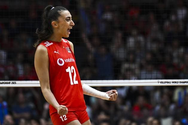 Turkiye v Italy - FIVB Women’s World Volleyball Championship BANGKOK, THAILAND - SEPTEMBER 7: Turkiye’s Elif Sahin (12) celebrates after scoring during the FIVB Women’s Volleyball World Championship, WM, Weltmeisterschaft final match between Turkiye and Italy at Huamark Indoor Stadium in Bangkok, Thailand, on September 7, 2025. Mustafa Hatipoglu Anadolu Banghok Thailand. Editorial use only. Please get in touch for any other usage.  Copyright: x2025xAnadoluxMustafaxHatipoglux