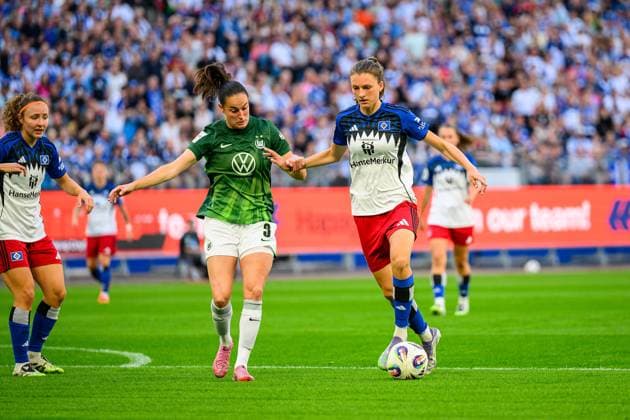 Soccer I Women I Season 2025 2026 I Bundesliga I 1 Matchday I Hamburger SV VfL Wolfsburg I 07 09 2025 Caitlin Dijkstra 3, VfL Wolfsburg , Lotta Wrede 32, Hamburger SV Hamburg Volksparkstadion Hamburg Germany Copyright: xLobecax xHenningxRohlfsx