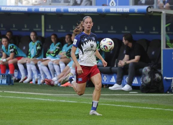 Leni Eggert HSV Soccer, GER, Women, Women, Flyeralarm Womens Bundesliga, Season 2025 2026, Volksparkstadion, 1 Matchday Hamburger SV vs VfL Wolfsburg