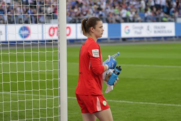 Stina Johannes VfL Wolfsburg Football, GER, Women, Ladies, Flyeralarm Womens Bundesliga, Season 2025 2026, Volksparkstadion, 1 Matchday Hamburger SV vs VfL Wolfsburg