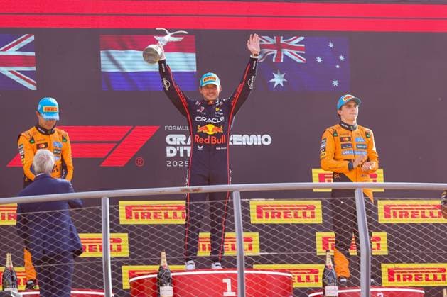 l r 2nd place Lando Norris McLaren Formula 1 Team , Winner, Winner, Max Verstappen Oracle Red Bull Racing 1 , 3rd place Oscar Piastri McLaren Formula 1 Team , Race, Italian Grand Prix, Motorsport, Men, Formula 1, 07 09 2025 Monza Lombardy Italy Copyright: xkolbert-press ChristianxKolbertx