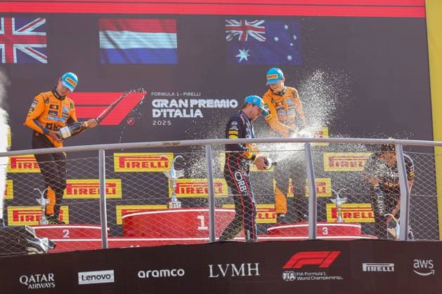 Champagne shower on the podium, Lando Norris McLaren Formula 1 Team 4 , Max Verstappen Oracle Red Bull Racing 1 , Oscar Piastri McLaren Formula 1 Team 81 , Race, Italian Grand Prix, Motorsport, Men, Formula 1, 07 09 2025 Monza Lombardy Italy Copyright: xkolbert-press ChristianxKolbertx