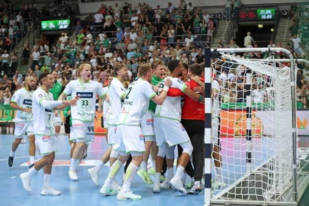 DAIKIN HBL SC DHfK Leipzig vs HSG Wetzlar, 07 09 25 Team cheers at Wetzlar victory, Joy Handball, DAIKIN HBL, 1 Bundesliga, Season 2025 2026, Matchday 3 SC DHfK Leipzig vs HSG Wetzlar on 07 09 25 at the Quarterback Immobilien Arena Leipzig Copyright: xBEAUTIFULxSPORTS JanxKaeferx