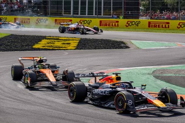 Formula 1 GP Italy Monza, Sunday, 07 09 2025 Max Verstappen 1, Oracle Red Bull Racing overtakes Lando Norris 4, McLaren Formula 1 Team Formula 1 GP Italy Monza, Sunday, 07 09 2025 Copyright: xBEAUTIFULxSPORTS Erlhofx
