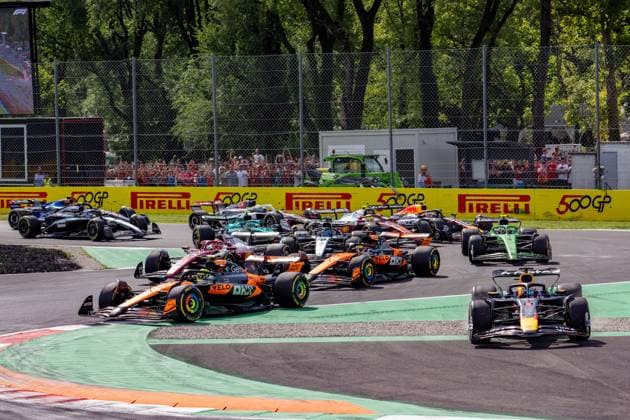 Formula 1 GP Italy Monza, Sunday, 07 09 2025 Race start Max Verstappen 1, Oracle Red Bull Racing and Lando Norris 4, McLaren Formula 1 Team and Oscar Piastri 81, McLaren Formula 1 Team and Charles Leclerc 16, Scuderia Ferrari Formula 1 GP Italy Monza, Sunday, 07 09 2025 Copyright: xBEAUTIFULxSPORTS Erlhofx