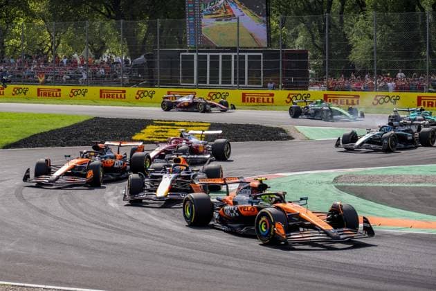 Formula 1 GP Italy Monza, Sunday, 07 09 2025 Second lap Lando Norris 4, McLaren Formula 1 Team and Max Verstappen 1, Oracle Red Bull Racing and Oscar Piastri 81, McLaren Formula 1 Team Formula 1 GP Italy Monza, Sunday, 07 09 2025 Copyright: xBEAUTIFULxSPORTS Erlhofx