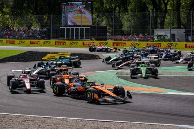 Formula 1 GP Italy Monza, Sunday, 07 09 2025 Race startLando Norris 4, McLaren Formula 1 Team and Oscar Piastri 81, McLaren Formula 1 Team and Charles Leclerc 16, Scuderia Ferrari Formula 1 GP Italy Monza, Sunday, 07 09 2025 Copyright: xBEAUTIFULxSPORTS Erlhofx
