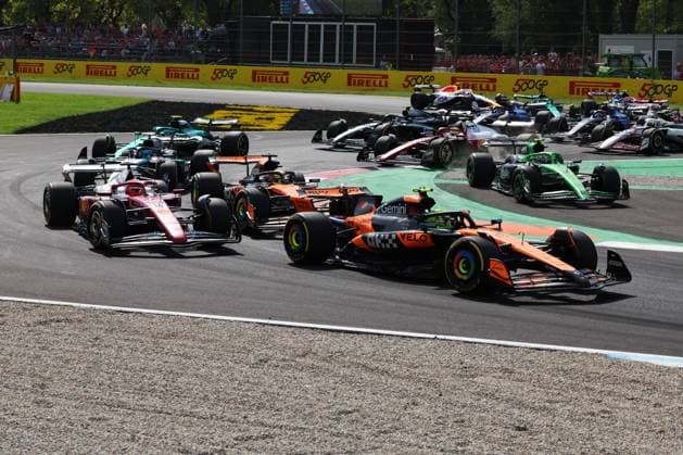 Start, 4 Lando Norris GBR, McLaren F1 Team , 16 Charles Leclerc MCO, Scuderia Ferrari HP , 81 Oscar Piastri AUS, McLaren F1 Team , F1 Grand Prix of Italy at Autodromo Nazionale Monza on September 7, 2025 in Monza, Italy Photo by HOCH ZWEI Monza Italy