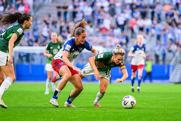 Soccer I Women I Season 2025 2026 I Bundesliga I 1 Matchday I Hamburger SV VfL Wolfsburg I 07 09 2025 Leni Marie Eggert 29, Hamburger SV , Svenja Huth 10, VfL Wolfsburg Hamburg Volksparkstadion Hamburg Germany Copyright: xLobecax xHenningxRohlfsx