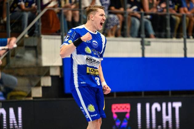 Oskar Joelsson ThSV Eisenach, 3 cheers for the goal GER, Thuringia, ThSV Eisenach v MT Melsungen, 1 Daikin Handballbundesliga, Handball, Matchday 3, Season 2025 2026, 07 09 2025 GER, Thuringia, ThSV Eisenach v MT Melsungen, 1 Daikin Handballbundesliga, Handball, Matchday 3, Season 2025 2026, 07 09 2025 Eisenach Copyright: xEibner-Pressefoto MartinxHerbstx EP_MHT