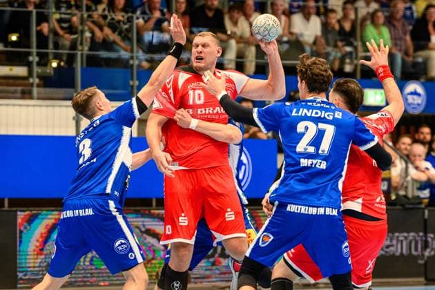 Oskar Joelsson ThSV Eisenach, 3 , Dainis, Kristopans right back, MT Melsungen, 10 , Philipp, Meyer Kreislaeufer, ThSV Eisenach, 27 GER, Thuringia, ThSV Eisenach vs MT Melsungen, 1 Daikin Handballbundesliga, Handball, Matchday 3, Season 2025 2026, 07 09 2025 GER, Thuringia, ThSV Eisenach vs MT Melsungen, 1 Daikin Handballbundesliga, Handball, Matchday 3, Season 2025 2026, 07 09 2025 Eisenach Copyright: xEibner-Pressefoto MartinxHerbstx EP_MHT