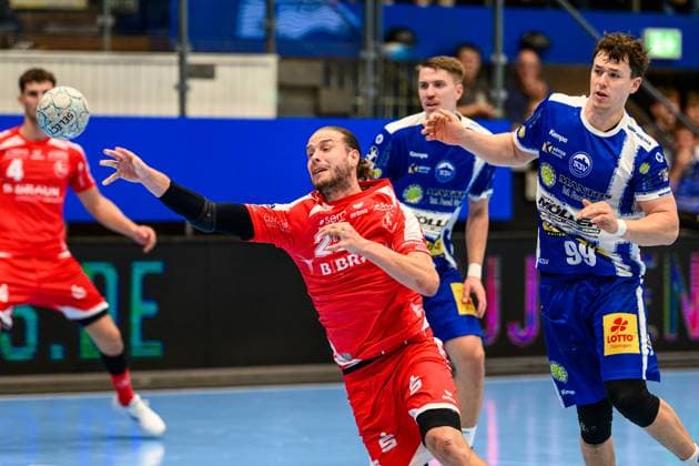Olle, Forsell Schefvert Rueckraum Mitte, MT Melsungen, 25 , Tillman, Leu Kreislaeufer, ThSV Eisenach, 99 GER, Thuringia, ThSV Eisenach vs MT Melsungen, 1 Daikin Handballbundesliga, Handball, Matchday 3, Season 2025 2026, 07 09 2025 GER, Thuringia, ThSV Eisenach vs MT Melsungen, 1 Daikin Handballbundesliga, Handball, Matchday 3, Season 2025 2026, 07 09 2025 Eisenach Copyright: xEibner-Pressefoto MartinxHerbstx EP_MHT