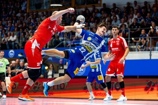 07 09 2025, GER, Handball, Men, Season 25 26, Daikin 1 Bl, 3 Matchday ThSV Eisenach MT Melsungen Arnar Freyr Arnarsson MT Melsungen Felix Aellen ThSV Eisenach,22 99817 Eisenach Werner Assmann Halle Am Sportp Thueringen Germany