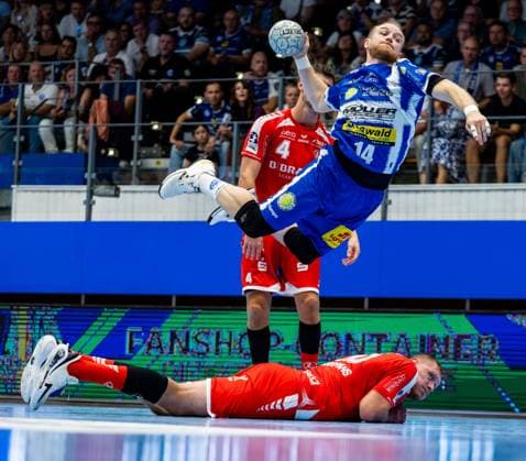 07 09 2025, GER, Handball, Men, Season 25 26, Daikin 1 Bl, 3 Matchday ThSV Eisenach MT Melsungen Dainis Kristopans MT Melsungen Peter Walz ThSV Eisenach,14 99817 Eisenach Werner Assmann Halle Am Sportp Thueringen Germany
