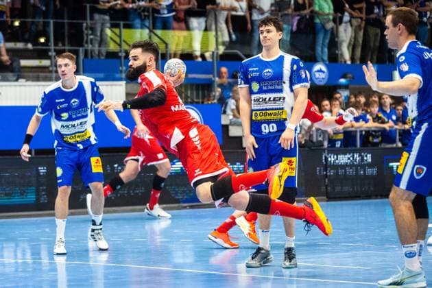 Eisenach , 070925 , 1 Handball Bundesliga THSV Eisenach vs MT Melsungen In the picture Tillmann Leu Eisenach vs Ruben Marchan Melsungen