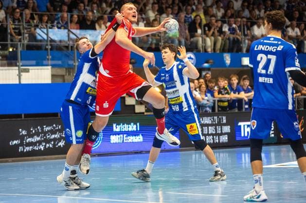 Eisenach , 070925 , 1 Handball Bundesliga THSV Eisenach vs MT Melsungen In the picture Oskar Joelsson Eisenach vs Dainis Kristopans Melsungen