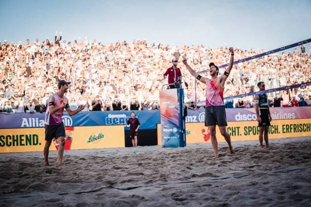 Beach volleyball mens German Championships 2025 Timmendorfer Strand 07 09 2025 f l Clemens Wickler and Nils Ehlers win the bronze medal in the match for third place and celebrate Timmendorfer Strand Ahmann Hager Arena Schleswig Holstein Germany