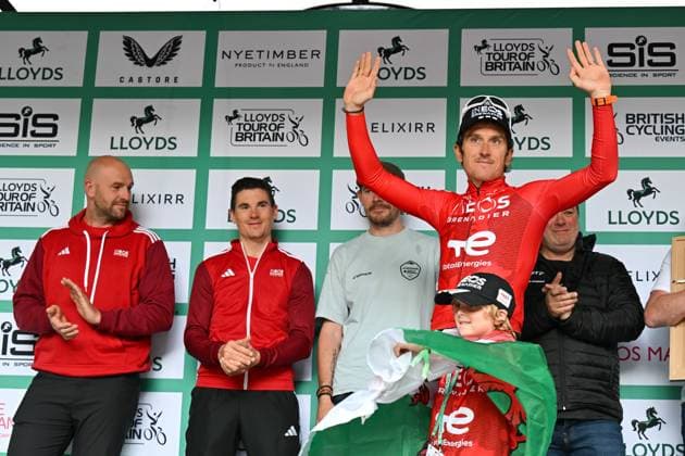 2025 Lloyds Tour of Britain Picture by Bruce Rollinson SWpix.com - 07 09 2025 - Cycling - 2025 Lloyds Tour of Britain - Stage 6: Newport to Cardiff - Geraint Thomas (INEOS Grenadiers) and his son Macs on the podium to commemorate his career in cycling Copyright: x xSWpix.comx(t axPhotographyxHubxLtd)xBrucexRollinson SWpix.comx SWP-3069-2674