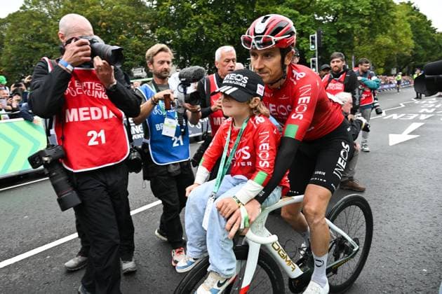 2025 Lloyds Tour of Britain Picture by Bruce Rollinson SWpix.com - 07 09 2025 - Cycling - 2025 Lloyds Tour of Britain - Stage 6: Newport to Cardiff - Geraint Thomas (INEOS Grenadiers) with his son Macs after finishing the last race of his career Copyright: x xSWpix.comx(t axPhotographyxHubxLtd)xBrucexRollinson SWpix.comx SWP-3069-2691