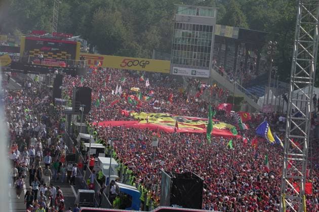 07 09 2025, Autodromo Nazionale Monza, Monza, FORMULA 1 PIRELLI GRAN PREMIO D™ITALIA 2025 , pictured Spectators storm the start-finish straight at Monza Photo by Hasan Bratic DeFodi Images