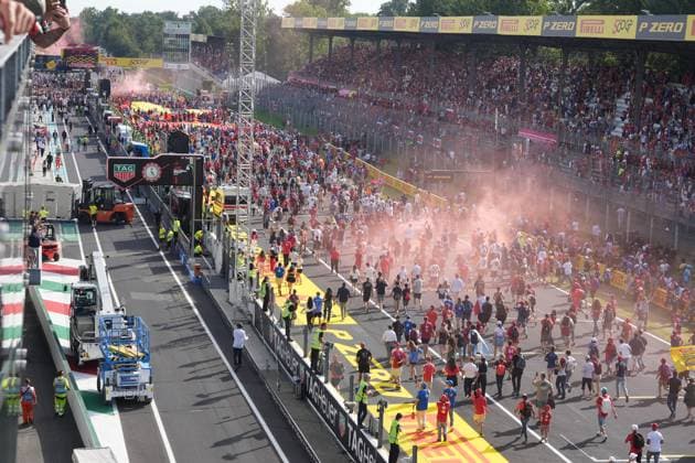 07 09 2025, Autodromo Nazionale Monza, Monza, FORMULA 1 PIRELLI GRAN PREMIO D™ITALIA 2025 , pictured Spectators storm the start-finish straight at Monza Photo by Hasan Bratic DeFodi Images