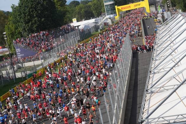 07 09 2025, Autodromo Nazionale Monza, Monza, FORMULA 1 PIRELLI GRAN PREMIO D™ITALIA 2025 , pictured Spectators storm the start-finish straight at Monza Photo by Hasan Bratic DeFodi Images