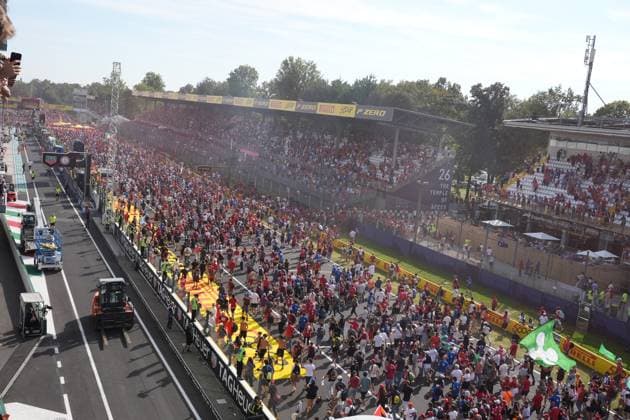 07 09 2025, Autodromo Nazionale Monza, Monza, FORMULA 1 PIRELLI GRAN PREMIO D™ITALIA 2025 , pictured Spectators storm the start-finish straight at Monza Photo by Hasan Bratic DeFodi Images