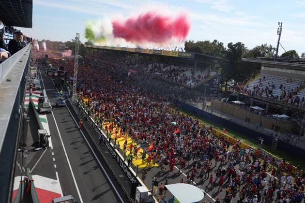 07 09 2025, Autodromo Nazionale Monza, Monza, FORMULA 1 PIRELLI GRAN PREMIO D™ITALIA 2025 , pictured Spectators storm the start-finish straight at Monza Photo by Hasan Bratic DeFodi Images