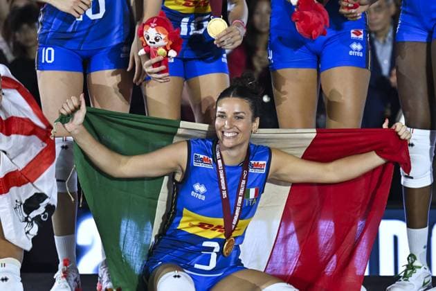 Italy beat Turkiye 3-2 to win FIVB Women’s Volleyball World Championship, WM, Weltmeisterschaft title BANGKOK, THAILAND - SEPTEMBER 07: Players of Italy celebrate after defeating Turkiye at the end of the FIVB Women’s Volleyball World Championship final match at Huamark Indoor Stadium in Bangkok, Thailand, on September 07, 2025. Mustafa Hatipoglu Anadolu Banghok Thailand. Editorial use only. Please get in touch for any other usage.  Copyright: x2025xAnadoluxMustafaxHatipoglux