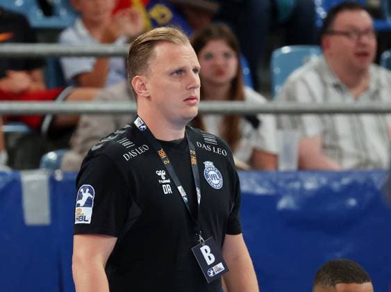07 09 2025, Germany, Bietigheim, Handball 2 Bundesliga, SG BBM Bietigheim vs VfL Lübeck Schwartau, VfL coach David Röhrig