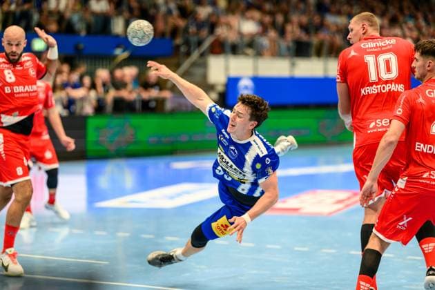 Tillman, Leu Kreislaeufer, ThSV Eisenach, 99 , Dainis, Kristopans Rueckraum Rechts, MT Melsungen, 10 GER, Thuringia, ThSV Eisenach vs MT Melsungen, 1 Daikin Handballbundesliga, Handball, Matchday 3, Season 2025 2026, 07 09 2025 GER, Thuringia, ThSV Eisenach vs MT Melsungen, 1 Daikin Handballbundesliga, Handball, Matchday 3, Season 2025 2026, 07 09 2025 Eisenach Copyright: xEibner-Pressefoto MartinxHerbstx EP_MHT