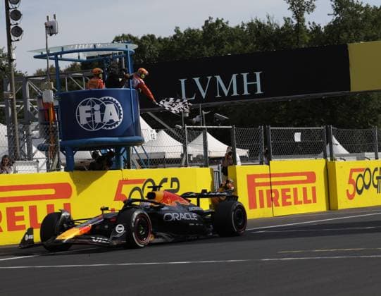 FORMULA 1 PIRELLI GRAN PREMIO D™ITALIA 2025 07 09 2025, Autodromo Nazionale Monza, Monza, FORMULA 1 PIRELLI GRAN PREMIO D™ITALIA 2025 , in the picture crossing the finish line of the winner Max Verstappen NLD , Oracle Red Bull Racing nordphotoxGmbHx xBratic nph00250