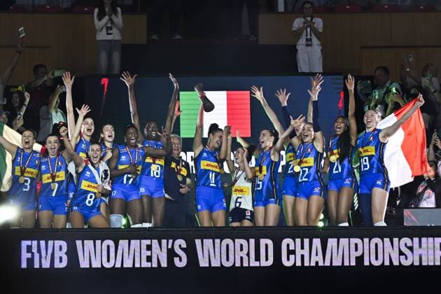 Italy beat Turkiye 3-2 to win FIVB Women’s Volleyball World Championship, WM, Weltmeisterschaft title BANGKOK, THAILAND - SEPTEMBER 07: Players of Italy celebrate after defeating Turkiye at the end of the FIVB Women’s Volleyball World Championship final match at Huamark Indoor Stadium in Bangkok, Thailand, on September 07, 2025. Mustafa Hatiooglu Anadolu Banghok Thailand. Editorial use only. Please get in touch for any other usage.  Copyright: x2025xAnadoluxMustafaxHatiooglux