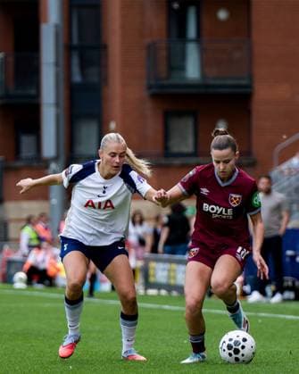 London, England, September 07 2025: Amanda Nilden (6 Tottenham Hotspur) and Anouk Denton (18 West Ham) in action during the Womens Super League game between Tottenham Hotspur and West Ham at Brisbane Road in London, England. (Photo by Pedro Porru Sports Press Photo SPP) Copyright: xPedroxPorrux xSPPx Sportspressphoto_SPR21975
