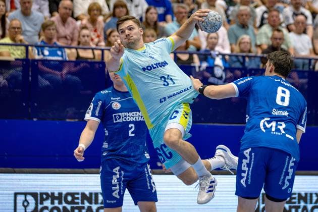 07 09 2025, xkwix, Handball, 1 Handball Bundesliga, DAIKIN HBL 2025 26, TBV Lemgo Lippe VfL Gummersbach, PHOENIX CONTACT Arena Kay Smits VfL Gummersbach 31 in duel against Frederik Simak TVB Lemgo Lippe 8 NRW Germany