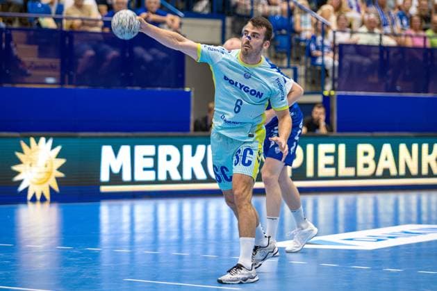 07 09 2025, xkwix, Handball, 1 Handball Bundesliga, DAIKIN HBL 2025 26, TBV Lemgo Lippe VfL Gummersbach, PHOENIX CONTACT Arena free throw goal by MiloÅ¡ VujoviÄ‡ VfL Gummersbach 6 NRW Germany