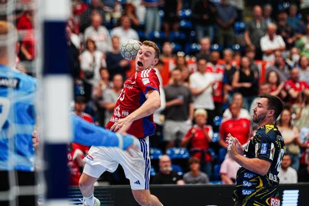 Throw Goal Moritz Sauter Handball Sport Verein Hamburg, 33 GER, Handball Sport Verein Hamburg vs Rhein Neckar Loewen, Handball, 1 Bundesliga, Matchday 3, Season 2025 2026, 07 09 2025 GER, Handball Sport Verein Hamburg vs Rhein Neckar Loewen, Handball, 1 Bundesliga, Matchday 3, Season 2025 2026, 07 09 2025 Hamburg Copyright: xEibner-Pressefoto MarcelxvonxFehrnx EP_MFN