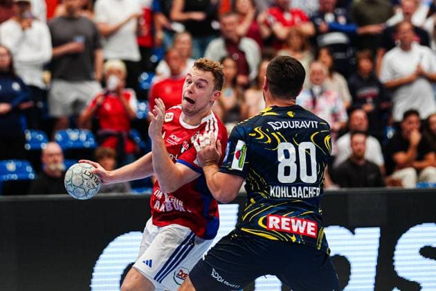 Moritz Sauter Handball Sport Verein Hamburg, 33 , Jannik Kohlbacher Rhein Neckar Loewen, 80 GER, Handball Sport Verein Hamburg vs Rhein Neckar Loewen, Handball, 1 Bundesliga, Matchday 3, Season 2025 2026, 07 09 2025 GER, Handball Sport Verein Hamburg vs Rhein Neckar Loewen, Handball, 1 Bundesliga, Matchday 3, Season 2025 2026, 07 09 2025 Hamburg Copyright: xEibner-Pressefoto MarcelxvonxFehrnx EP_MFN