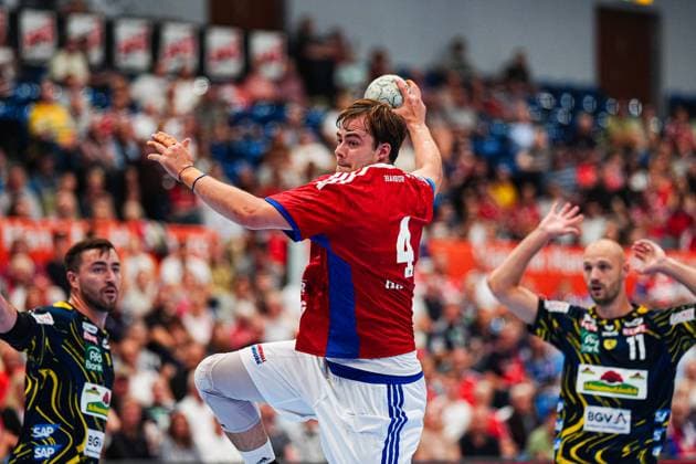 Throw Goal Andreas Magaard Handball Sport Verein Hamburg, 04 GER, Handball Sport Verein Hamburg vs Rhein Neckar Loewen, Handball, 1 Bundesliga, Matchday 3, Season 2025 2026, 07 09 2025 GER, Handball Sport Verein Hamburg vs Rhein Neckar Loewen, Handball, 1 Bundesliga, Matchday 3, Season 2025 2026, 07 09 2025 Hamburg Copyright: xEibner-Pressefoto MarcelxvonxFehrnx EP_MFN